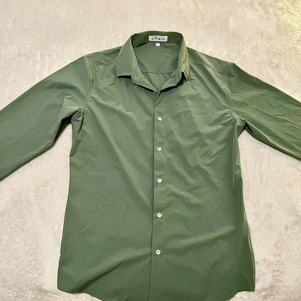 Uniqlo Green Casual Button Down Shirt with Classic Collar